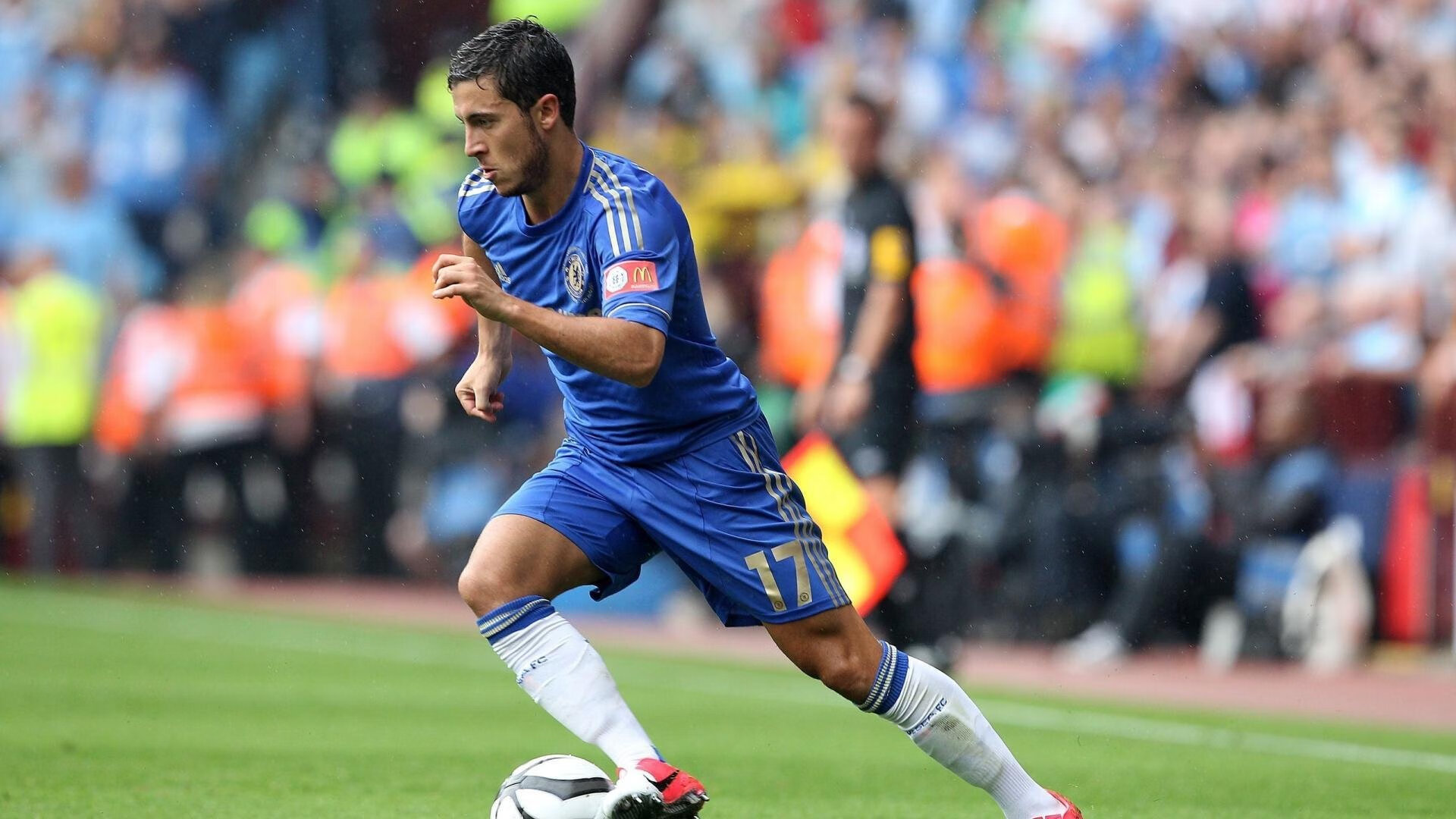 特色足球主题的城市雕塑成为城市新地标,提升城市文化品位,有足球标志的城市