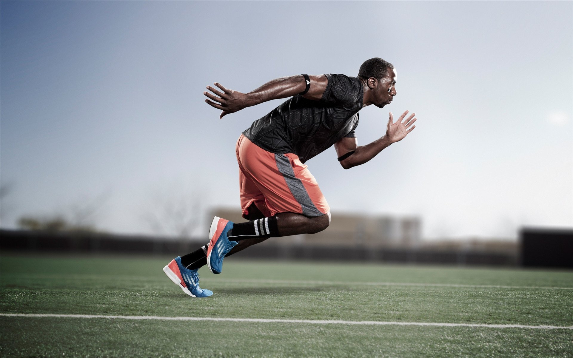 苏炳添开跑瞬间优势明显全场沸腾，苏炳添i